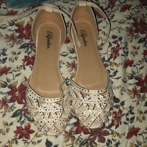 Flats with shiny jewels